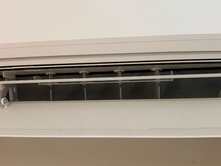 Gereinigde binnenunit van een airco na onderhoud
